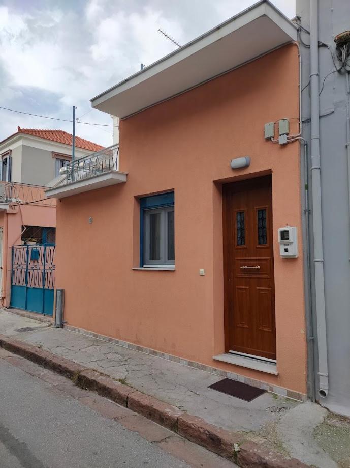 Modern House In Center *